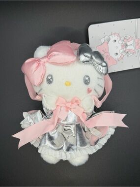 Sanrio Hong Kong exclusive Hello Kitty with silver and bows outfit keychain